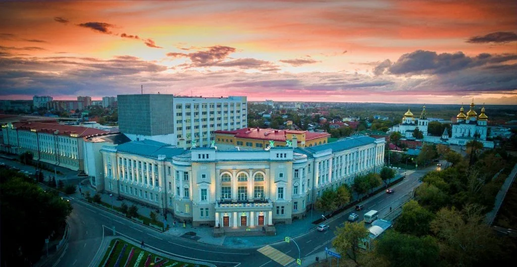 Главный корпус Тюменского индустриального университета